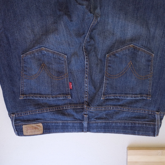 Levi's Jeans. Size 12. - Picture 2 of 6
